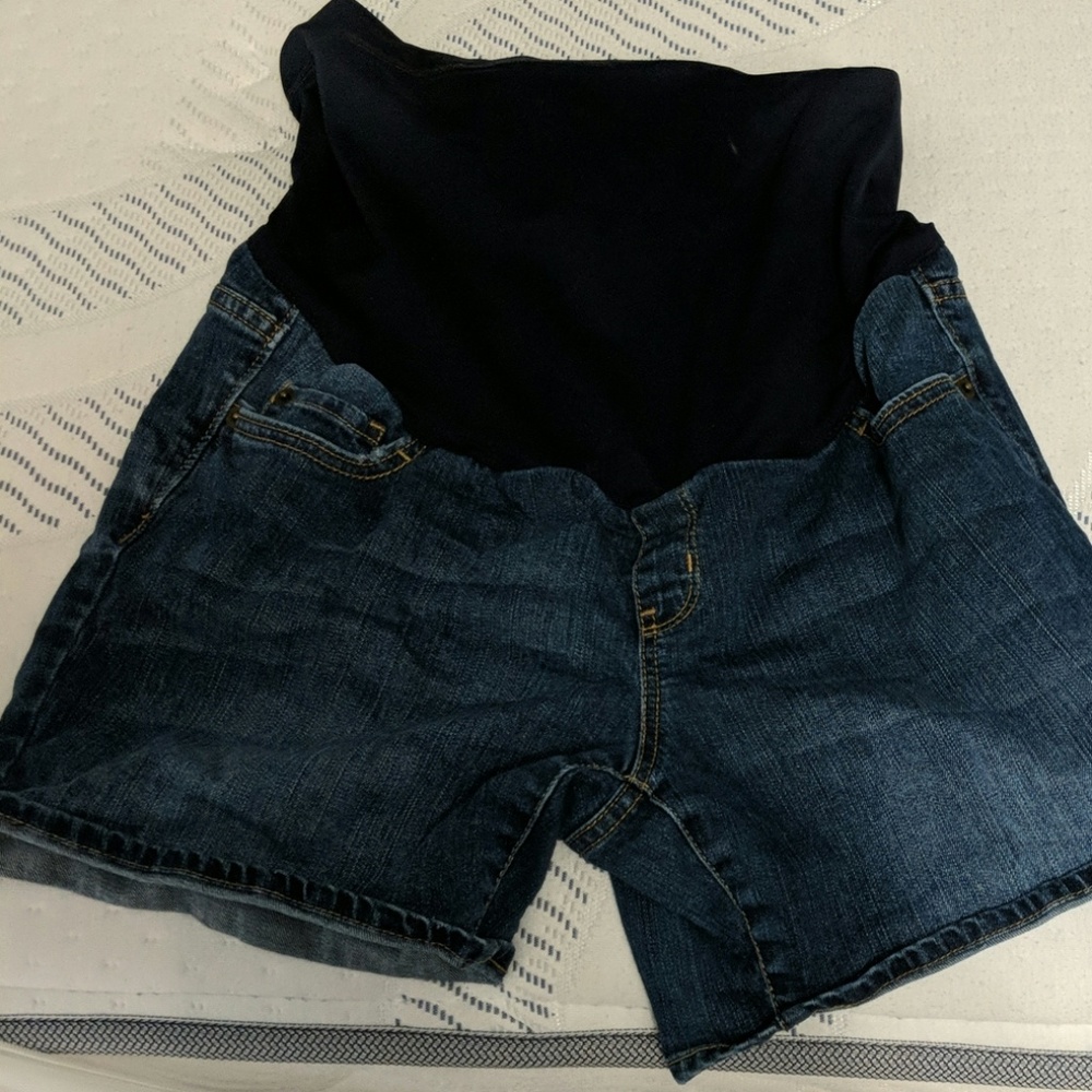 Maternity shorts